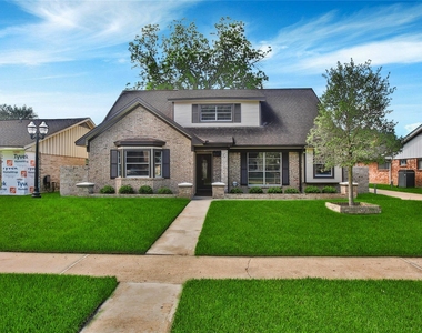 9411 Roos Road - Photo Thumbnail 1