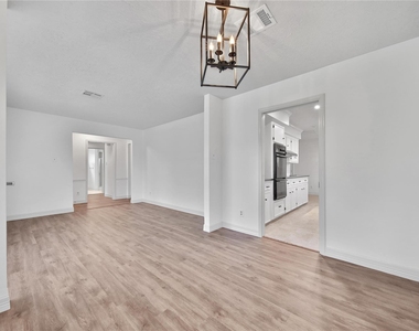 9411 Roos Road - Photo Thumbnail 8