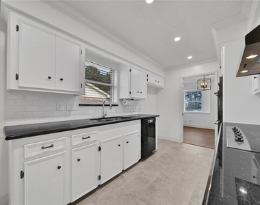 9411 Roos Road - Photo Thumbnail 17