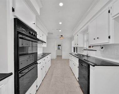 9411 Roos Road - Photo Thumbnail 16