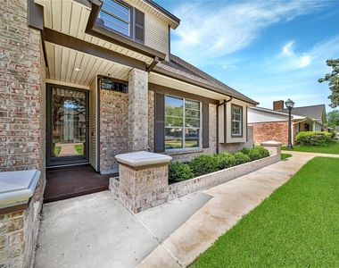 9411 Roos Road - Photo Thumbnail 3