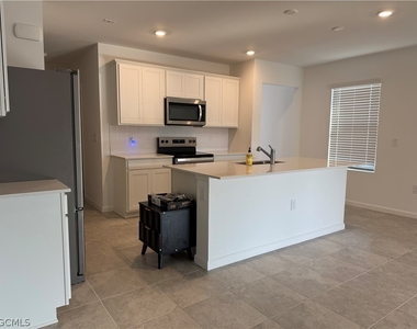 1024 Caloosa Breeze Drive - Photo Thumbnail 4
