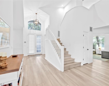 8924 Ventura Way - Photo Thumbnail 3