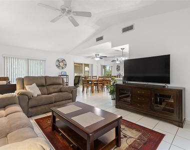 3143 37th Lane S - Photo Thumbnail 4