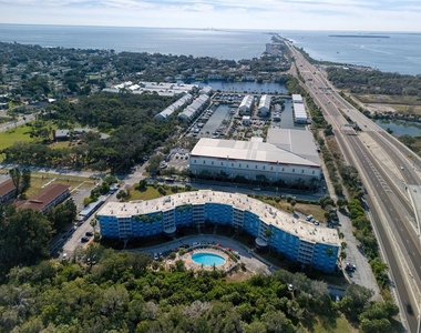 3315 58 Avenue S - Photo Thumbnail 4