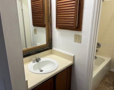 1712 Sw 67th Terrace - Photo Thumbnail 8