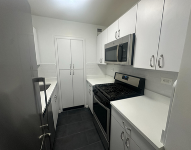 East 56th Street - Photo Thumbnail 3