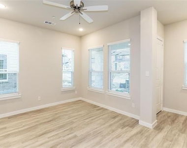 1312 Creekbank Drive - Photo Thumbnail 2