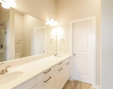 1312 Creekbank Drive - Photo Thumbnail 6