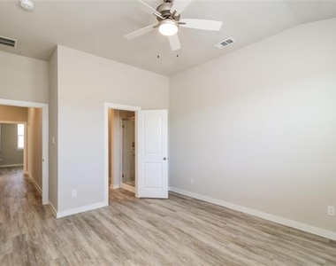 1312 Creekbank Drive - Photo Thumbnail 4