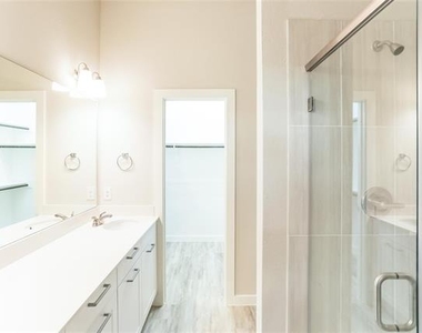 1312 Creekbank Drive - Photo Thumbnail 5