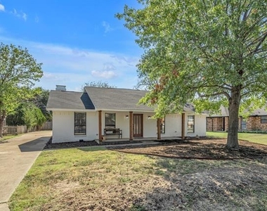2611 Boulder Drive - Photo Thumbnail 2