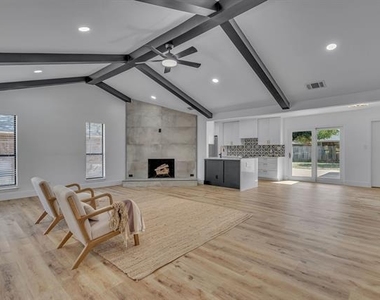 2611 Boulder Drive - Photo Thumbnail 5