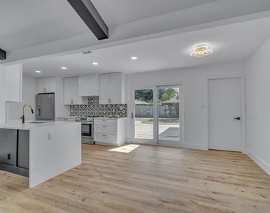 2611 Boulder Drive - Photo Thumbnail 9