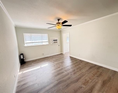 4115 Douglas Avenue - Photo Thumbnail 5