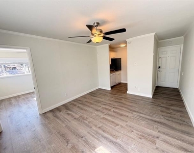 4115 Douglas Avenue - Photo Thumbnail 6
