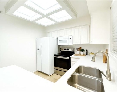 3140 Devonshire Drive - Photo Thumbnail 8