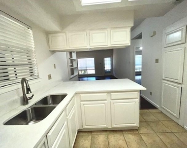 3140 Devonshire Drive - Photo Thumbnail 9