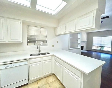 3140 Devonshire Drive - Photo Thumbnail 7