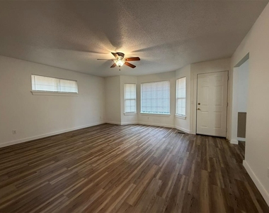 6505 N Cherokee Dr. Drive - Photo Thumbnail 1