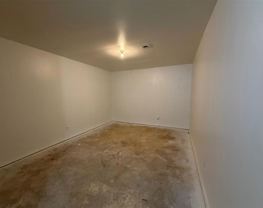 6505 N Cherokee Dr. Drive - Photo Thumbnail 10