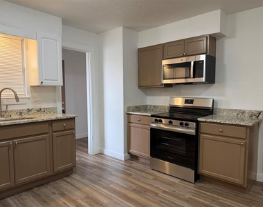 6505 N Cherokee Dr. Drive - Photo Thumbnail 9