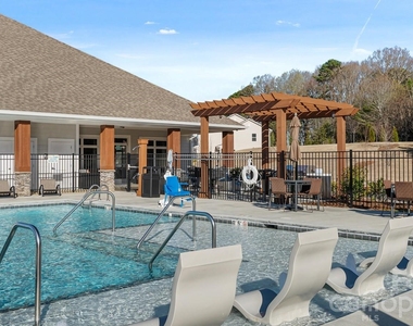 525 Wayforth Road Nw - Photo Thumbnail 2