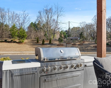 525 Wayforth Road Nw - Photo Thumbnail 8