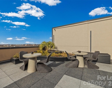 715 N Graham Street - Photo Thumbnail 4