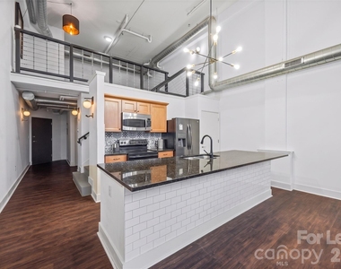 715 N Graham Street - Photo Thumbnail 9