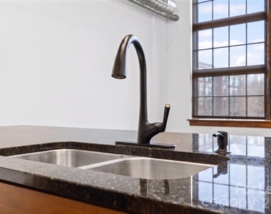 715 N Graham Street - Photo Thumbnail 12