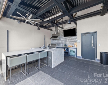 715 N Graham Street - Photo Thumbnail 1