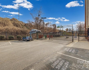 715 N Graham Street - Photo Thumbnail 6