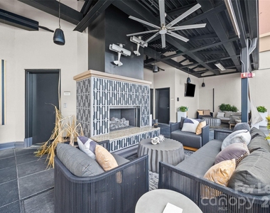715 N Graham Street - Photo Thumbnail 2