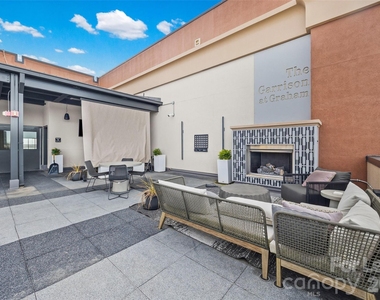 715 N Graham Street - Photo Thumbnail 3