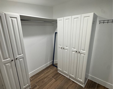 6439 1/2 Graves Avenue - Photo Thumbnail 10