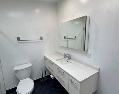 6439 1/2 Graves Avenue - Photo Thumbnail 15