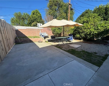 6439 1/2 Graves Avenue - Photo Thumbnail 2