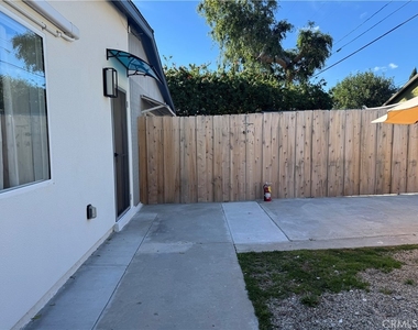 6439 1/2 Graves Avenue - Photo Thumbnail 1