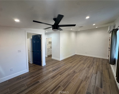 6439 1/2 Graves Avenue - Photo Thumbnail 5
