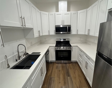 6439 1/2 Graves Avenue - Photo Thumbnail 12
