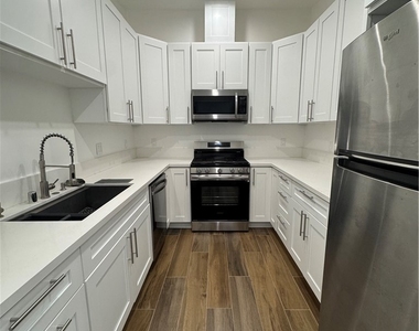 6439 1/2 Graves Avenue - Photo Thumbnail 11