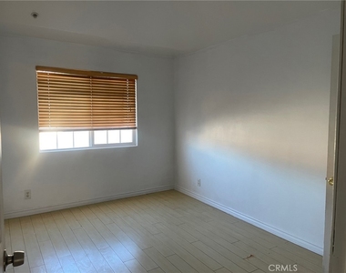 8425 Burnet - Photo Thumbnail 5