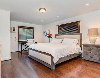 835 N Sycamore Avenue - Photo Thumbnail 7