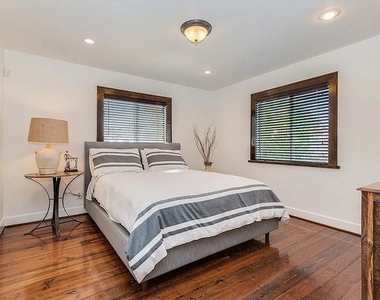 835 N Sycamore Avenue - Photo Thumbnail 6