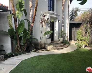 835 N Sycamore Avenue - Photo Thumbnail 12
