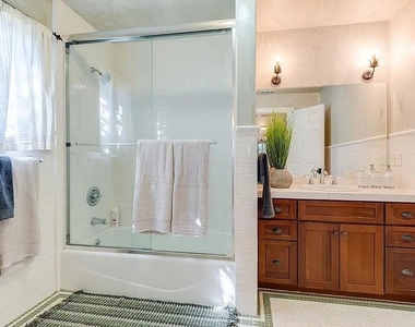 835 N Sycamore Avenue - Photo Thumbnail 10