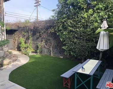 835 N Sycamore Avenue - Photo Thumbnail 11
