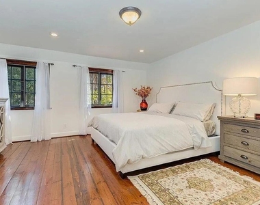835 N Sycamore Avenue - Photo Thumbnail 5