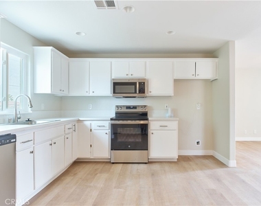 1286 Arctic Avenue - Photo Thumbnail 5